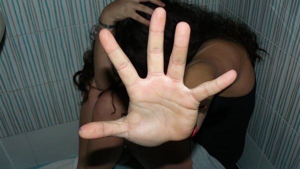 قالتله متعملش راجل .. اعترافات صادمة لعامل شك في سلوك شقيقته فقتلها