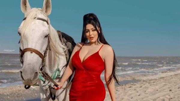 دخلنا خلاص.. سلمى الشيمي تستقبل العام الجديد بسيشن مثير للجدل | شاهد