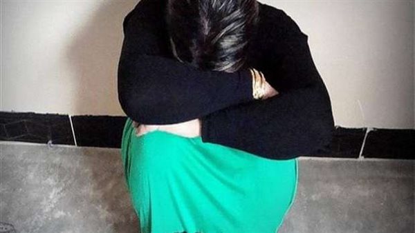 شاهدها في فيديو إباحي.. تفاصيل مثيرة في طعن ربة منزل على يد زوجها