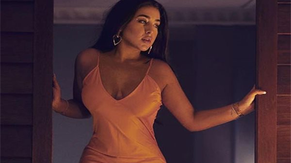 انتي مش بردانة ؟ .. إطلالة مثيرة للجدل لهيا مرعشلي | شاهد