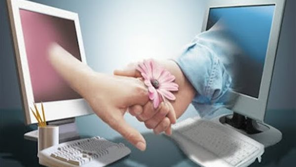 الإفتاء تفجر مفاجأة عن حكم «الشات» بين الرجل والمرأة على السوشيال ميديا