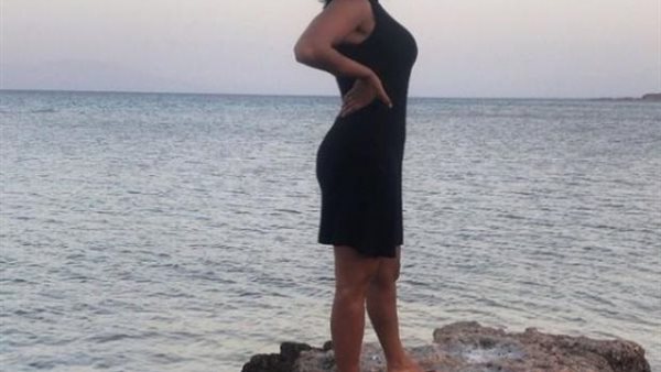 شعر كيرلي وملابس ملفتة.. 7 إطلالات مثيرة لنانسي صلاح خطيبة زوج روبي السابق | شاهد