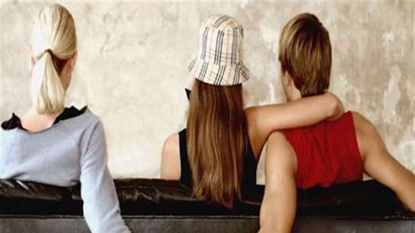 كان بيحلم بعشيقته ويقول اسمها وهو نايم .. سيدة تكشف خيانة زوجها بهذه الطريقة