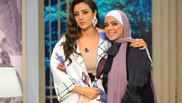 بسنت الزوهري تستعرض آخر صيحات الموضة للمحجبات في 2021 