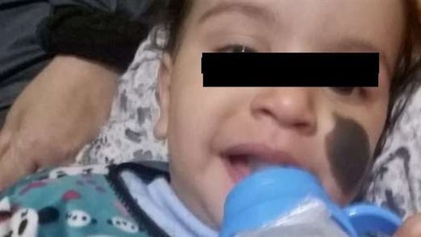 مش بنتي..والد «طفلة التعرية» يقدم للمباحث 3 فيديوهات مخلة لزوجته 