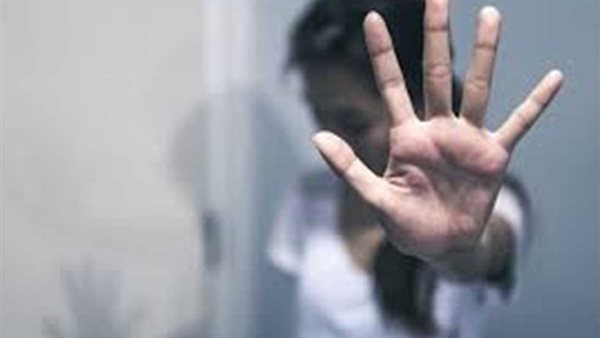 عشاء فاخر وإقامة في فيلا.. تفاصيل مثيرة في اغتصاب قاضٍ وصديقيه لفتاة بمارينا