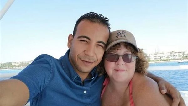 تركت زوجها من أجله .. سيدة بريطانية تتهم شابا مصريا بالنصب | شاهد