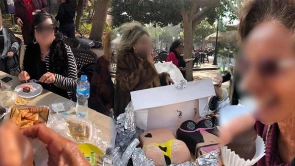 بعد تناولهن تورتة جنسية.. سيدات الجزيرة يواجهن هذه العقوبة