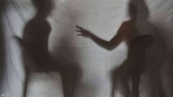 على فراش الزوجية.. تفاصيل ضبط 40 فيديو إباحي لطبيبة بيطرية بالمحلة