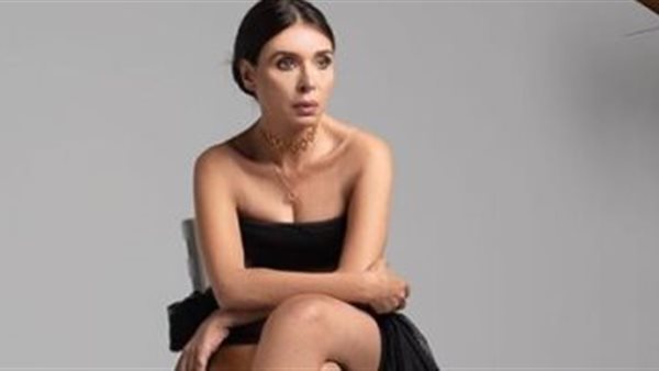 انتي بتكبري ولا بتصغري..رقصة مثيرة لدينا على نغمات «محسود» | شاهد