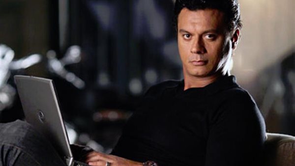 تحرش بي ثلاث مرات وهذا ما فعلته معه..عباس أبو الحسن يكشف التفاصيل الكاملة عن علاقته بالطبيب المتحرش 