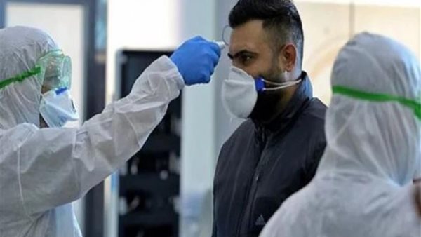 3 أسباب.. طبيب شهير يكشف سر تراجع إصابات كورونا في مصر