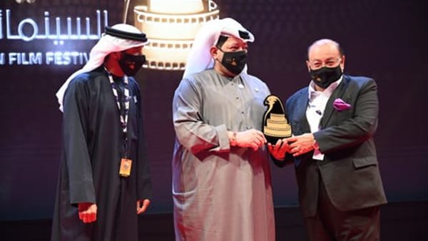 راشد الشرقي يكرم صناع مهرجان العين السينمائي | صور