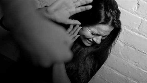 حامل في 6 أشهر.. زيارة مفاجئة تكشف اعتداء أب على طفلته القاصر