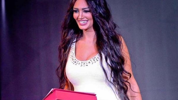 تركها قبل عقد قرانها..  سالي عبدالسلام تبكي على الهواء: مفيش رجالة | فيديو