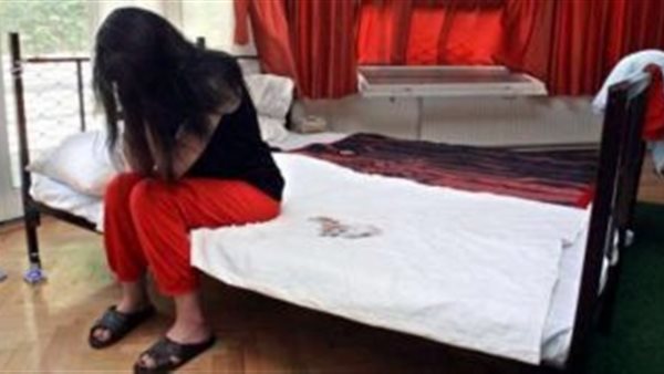 شافها مع عشيقها..ربة منزل بحلوان تضرب ابنها حتى الموت