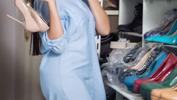 فستان يكشف مفاتنها.. ميريهان حسين تثير الجدل في أحدث ظهور لها | شاهد