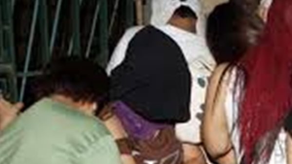 صور فاضحة و 23 فتاة.. تفاصيل صادمة في شبكة دعارة المدرس