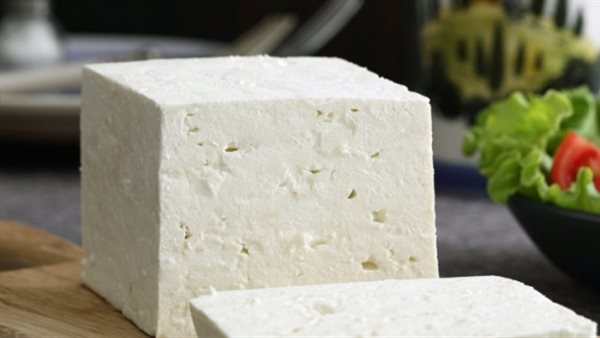 لو لقيتها ماتشتريهاش.. كلمة خطيرة تكتب على علبة الجبنة 