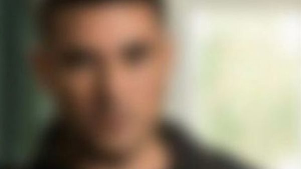 تفاصيل مثيرة في استدراج مطرب وإجباره على ارتداء قميص نوم لابتزازه