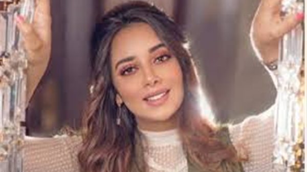 متلازمة الكوخ.. فنانة عربية شهيرة تصاب بمرض خطير | فيديو