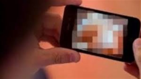 الليلة بـ700 جنيه .. تفاصيل مثيرة في عرض محاسب زوجته على فيس بوك 