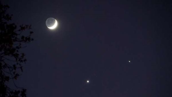 اقتران واكتمال قمر وعطارد بأعلى ارتفاع..3 أحداث فلكية نادرة حتى نهاية الشهر