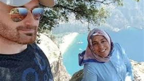 اصطحبها في نزهة والتقط سلفي .. رجل يدفع زوجته الحامل من قمة جبل على ارتفاع ألف متر