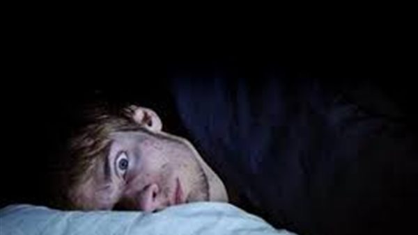 لن تتخيل..رجل يزرع كاميرا مراقبة في غرفة نومه ليكتشف الصدمة