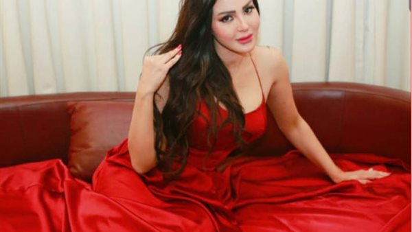 جمعة مباركة من هوليوود .. ظهور صادم لشيماء الحاج بفستان أبيض مكشوف | شاهد