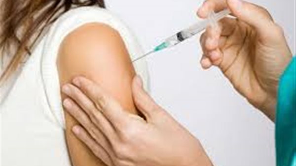 مفاجآت جديدة .. رئيس لجنة مكافحة كورونا يعلن موعد تطعيم معظم المصريين باللقاحات