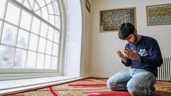 حكم الصلاة على النبي أثناء الصلاة أو قراءة القرآن