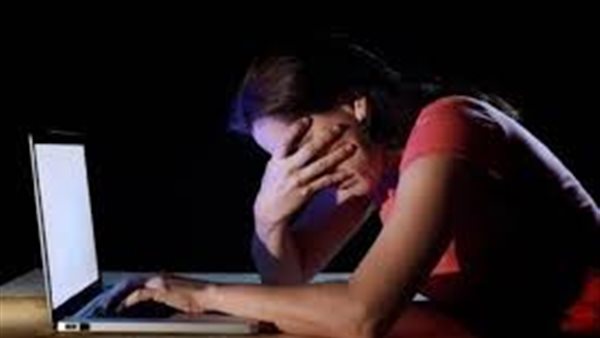 لن تصدق ما حدث في صعيد مصر..أخت تبتز شقيقتها بصور وفيديوهات فاضحة