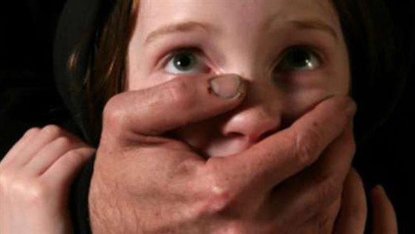 عمرها 3 أعوام .. شاب يهتك عرض طفلة بالجيزة وقرار عاجل من النيابة