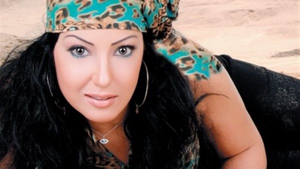 بفستان وردي.. اطلالة مثيرة لسمية الخشاب | شاهد