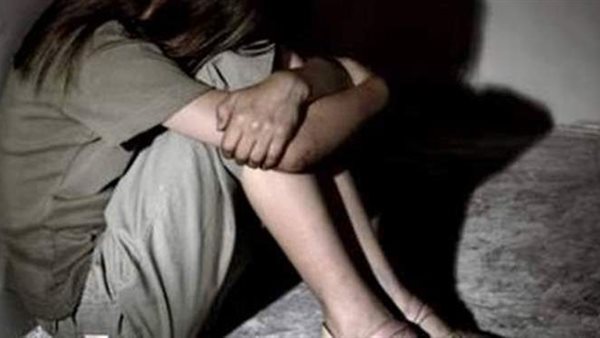 استدرجها بقطعة شيكولاتة .. شاب يهتك عرض طفلة لمدة شهرين بالعمرانية 