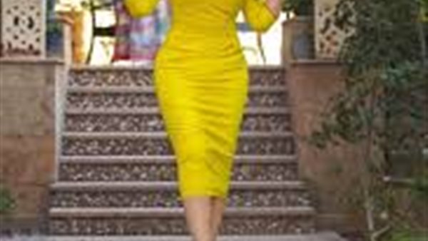 انتي معلمة.. سمية الخشاب تستعرض رشاقتها | فيديو