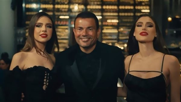 ترشحا لمسابقة ملكة جمال.. كل ما تريد معرفته عن «توأم» إعلان عمرو دياب | شاهد