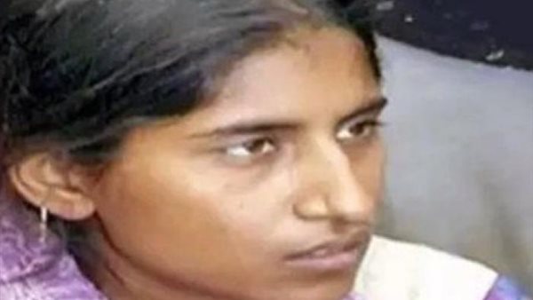 مذبحة بشعة.. شابة تقطع رؤوس عائلتها بالكامل بسبب زواجها