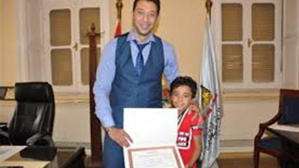 الطفل محمد وائل: لقبت بالمخترع الصغير وابتكرت سيارة لكشف المفرقعات