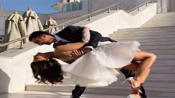 فستان قصير ورقصة مثير .. حكاية دينا داش التي تصدرت التريند | فيديو 