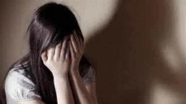 تعرضت للاعتداء من ثلاثيني.. سيدة تكتشف حمل طفلتها بالصدفة في عيادة طبيب