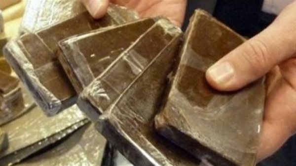مباحث عين شمس تنجح فى القبض على تاجر مخدرات بحوزته 