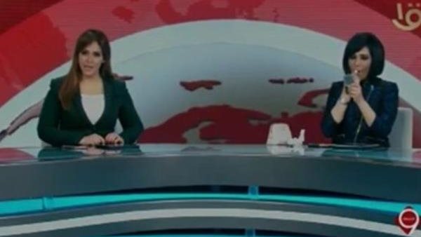لن تصدق ما فعلته على الهواء..مشهد غريب لمذيعة النشرة بالقناة الأولى | فيديو