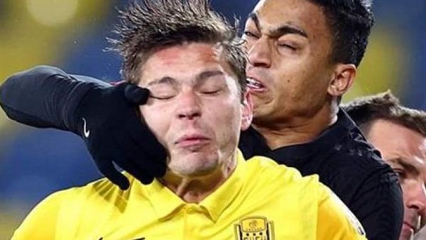 ضربه بالكوع.. شاهد لحظة طرد مصطفى محمد بمواجهة جالطة سراى وأنقرة | فيديو