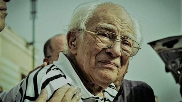 رأى النبي مرتين.. لماذا يعتبر البعض رشوان توفيق من الأولياء؟ | فيديو