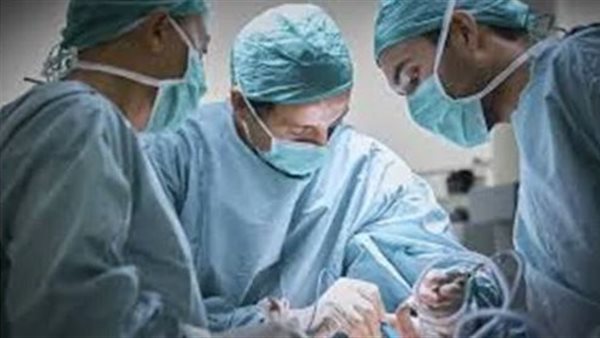 لن تتخيل ..شاب يجري عملية ولادة قيصرية في حادثة غير مسبوقة | شاهد