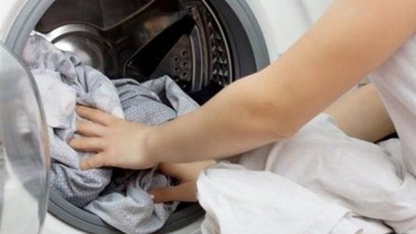 احذري.. خطأ جسيم نرتكبه عند غسل الملابس يهدد الصحة