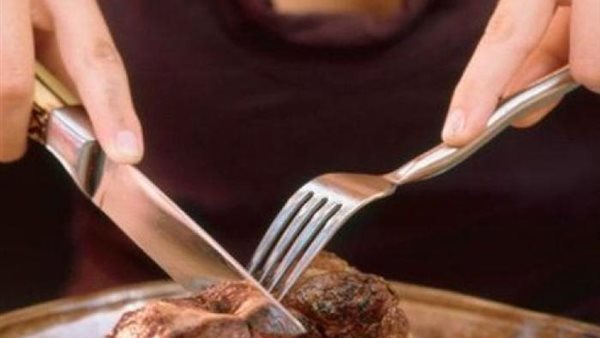 إنتم مكانكم المطبخ..سلسلة مطاعم شهيرة في ورطة بسبب النساء