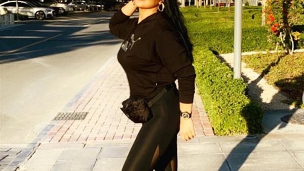 الجمال عدى الكلام.. جلسة تصوير مثيرة لسمية الخشاب في الصحراء | شاهد